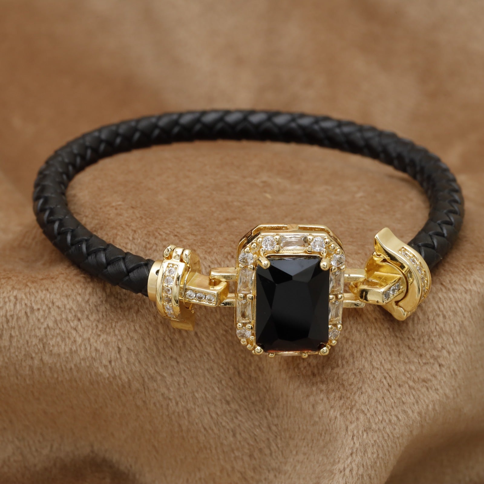 Black Braided Leather Bracelet Gold Black Onyx Crystal Clasp KAR38 – إسوارة جلد أسود عقيق