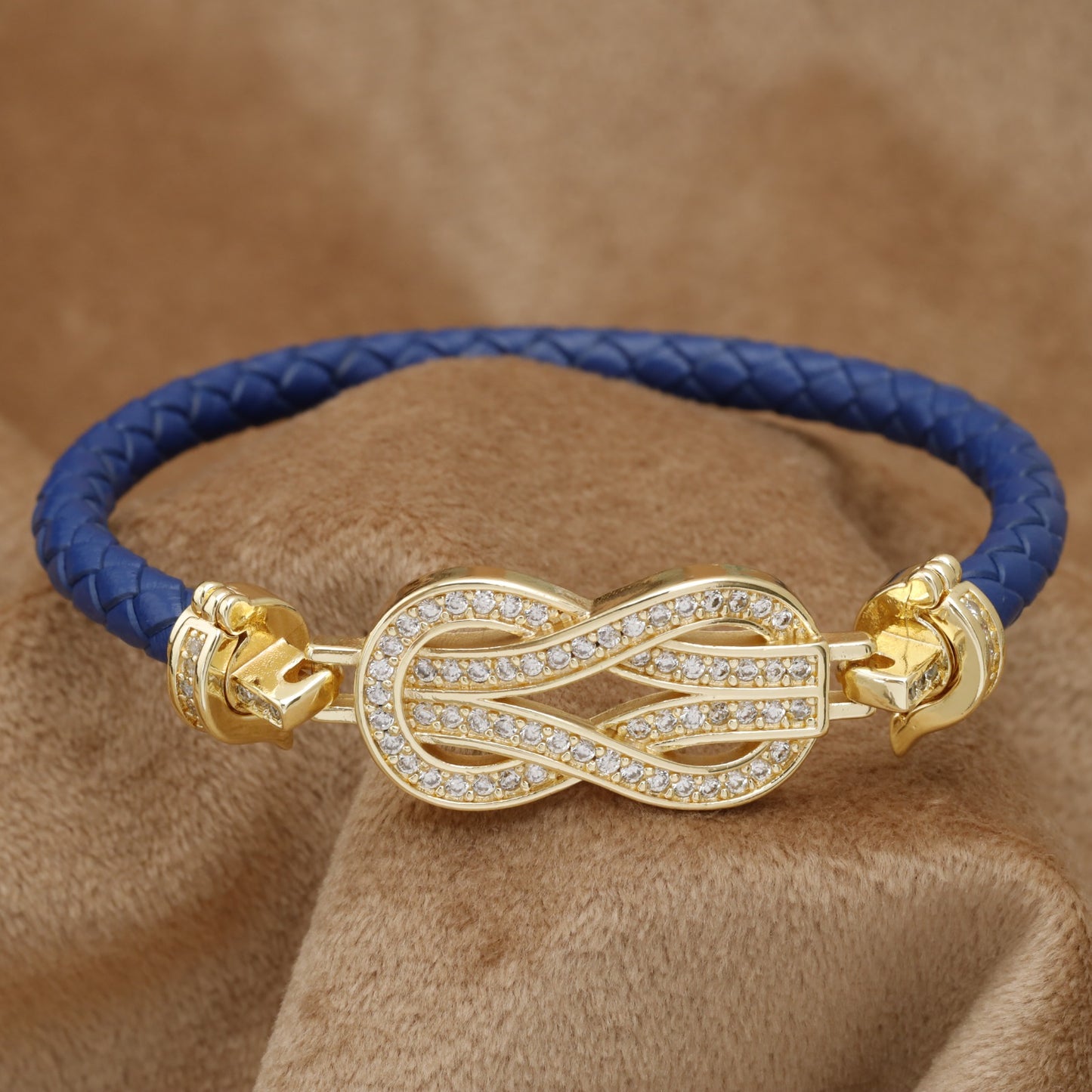Blue Braided Leather Bracelet Gold Crystal Infinity Knot Clasp KAR43 – إسووارة جلد أزرق عقدة