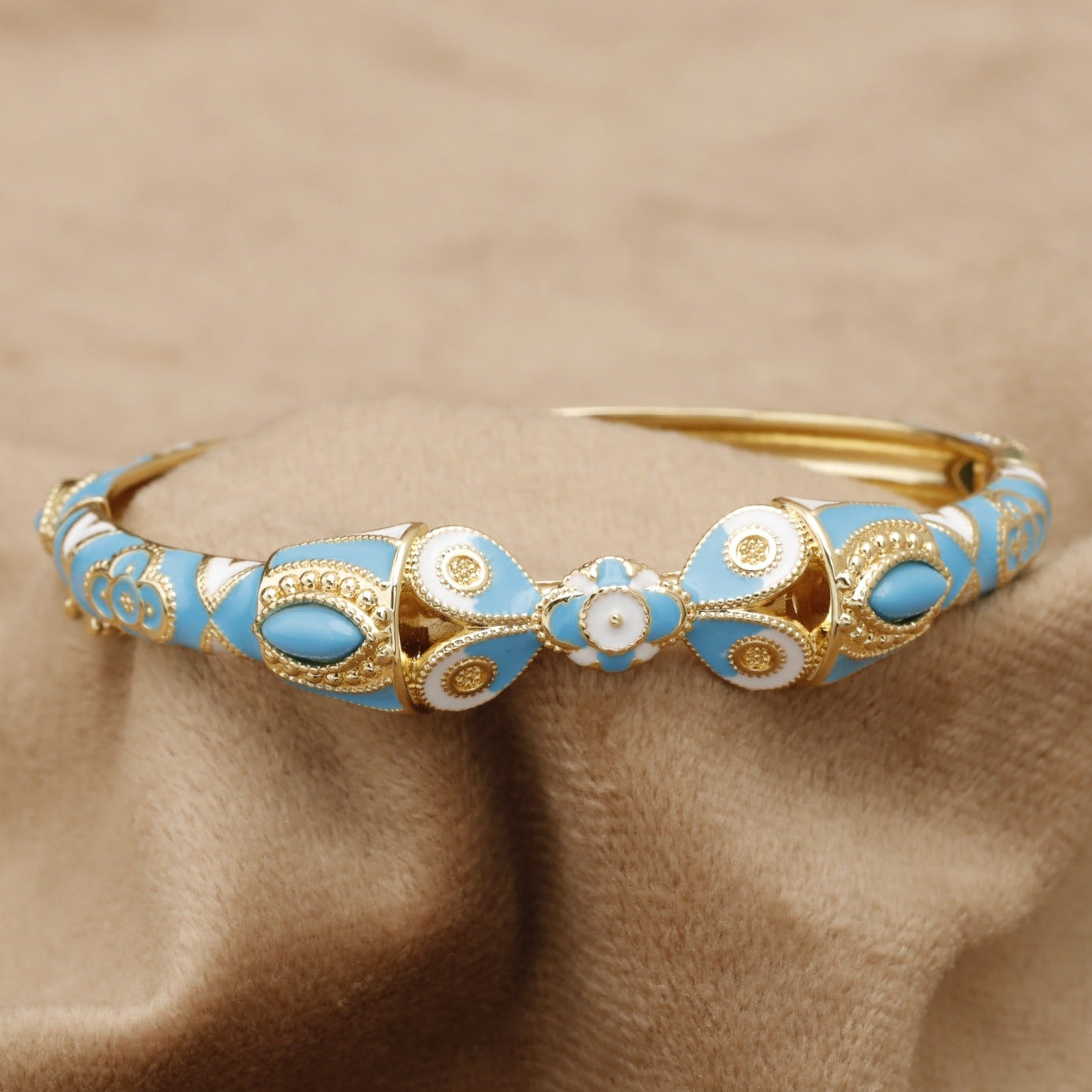 Gold Blue Enamel Floral Bangle Bracelet KAR45 – إسوارة بانجل مينا أزرق