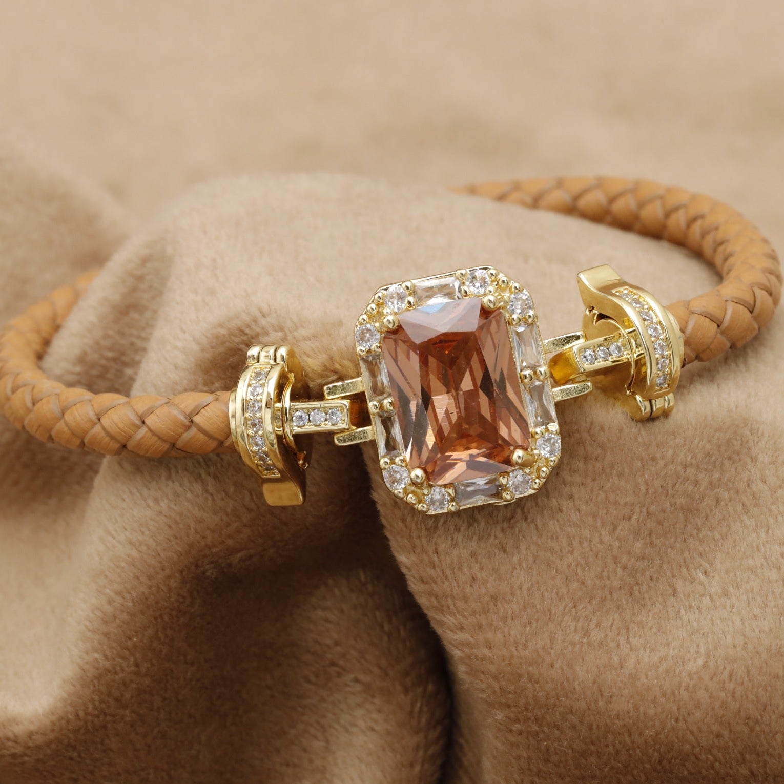 Beige Braided Leather Bracelet Gold Champagne Crystal H Clasp KAR56 – إسوارة جلد بيج شامبانيا