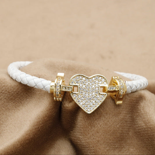 White Braided Leather Bracelet Gold Crystal Heart Clasp KAR58 – إسوارة جلد أبيض قلب