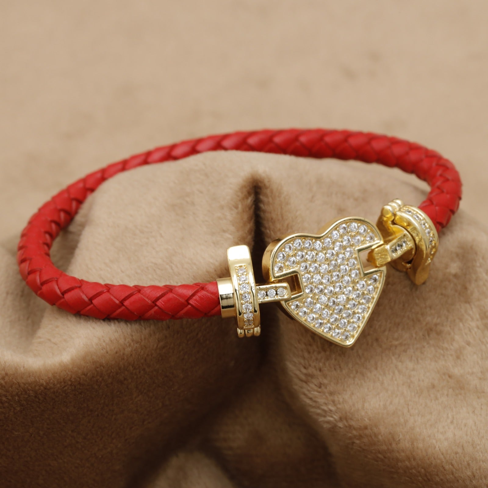 Red Braided Leather Bracelet Gold Crystal Heart Clasp KAR64 – إسوارة جلد أحمر قلب