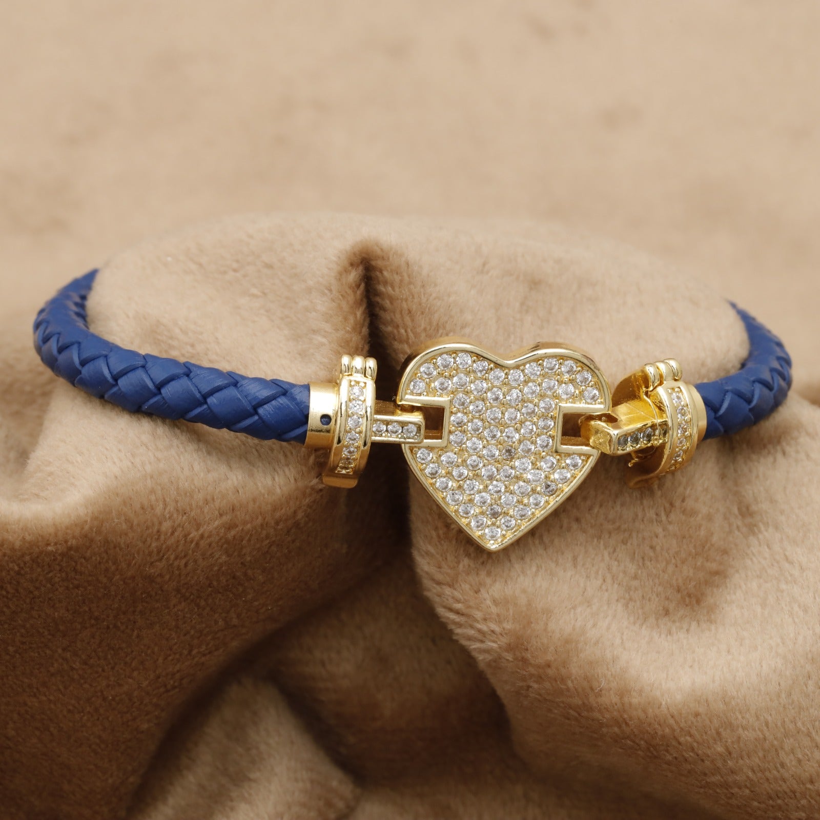 Blue Braided Leather Bracelet Gold Crystal Heart Clasp KAR65 – إسوارة جلد أزرق قلب