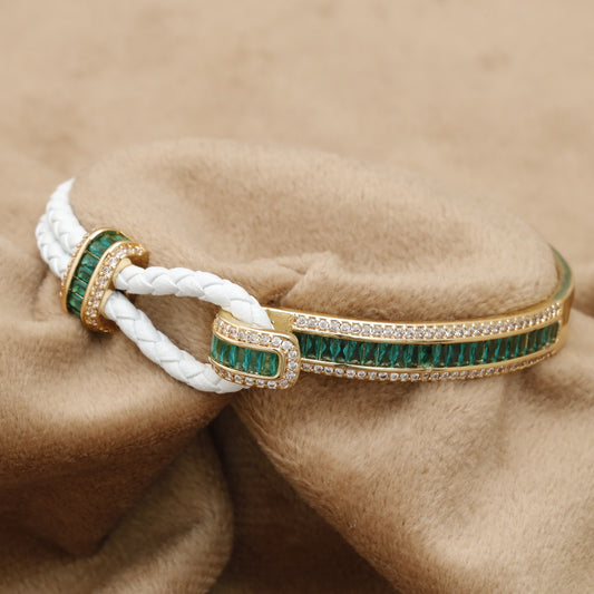 White Braided Leather Bracelet Gold Emerald Baguette Crystal Bar Clasp KAR72 – إسوارة جلد أبيض زمرد ذهبي